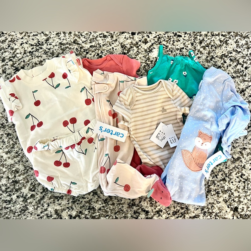 NWT! Baby Girl Outfit Bundle (Carter’s & Gap)